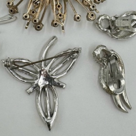 Vintage Silver Tone Pink & Clear Rhinestone Brooch & Clip-on Earring Set - Picture 2 of 2